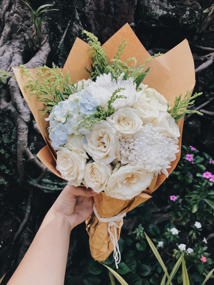 白い薔薇とあじさいの花束