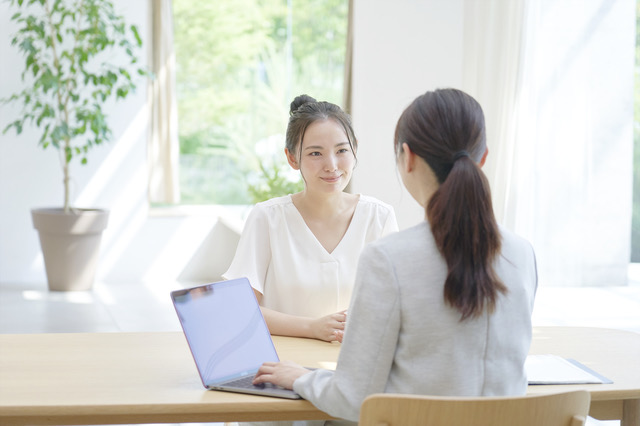 カウンセリングを受ける女性